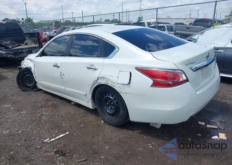 2015 Nissan Altima 2.5 S z USA, uszkodzony, nr VIN 1N4AL3AP1FN367872